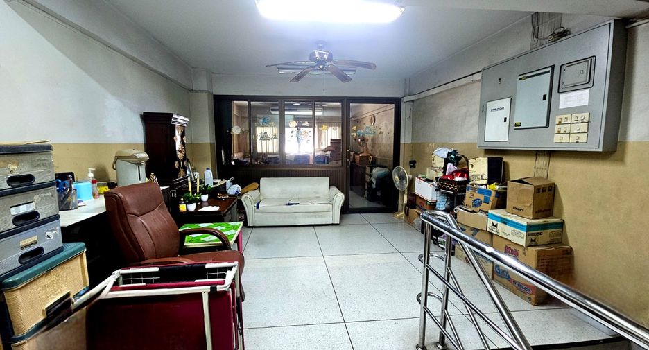 For sale 5 bedrooms retail Space in Thon Buri, Bangkok