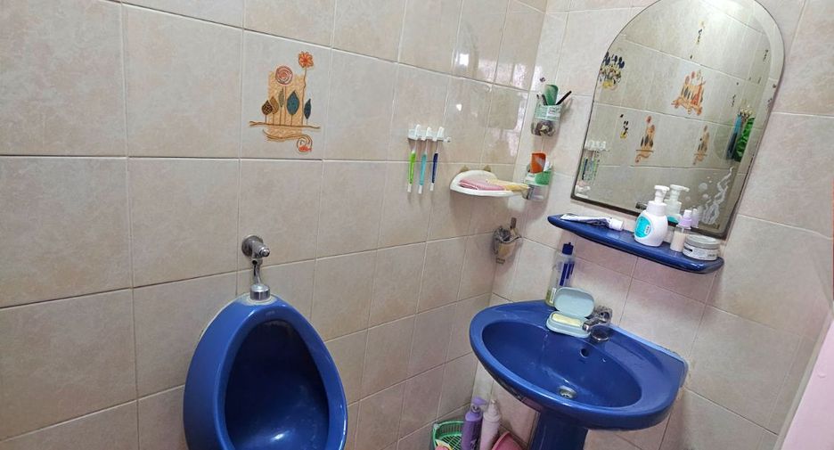 For sale 5 bedrooms retail Space in Thon Buri, Bangkok