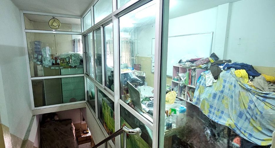 For sale 5 bedrooms retail Space in Thon Buri, Bangkok