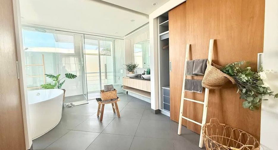 For sale 3 bedrooms condo in Sattahip, Chonburi