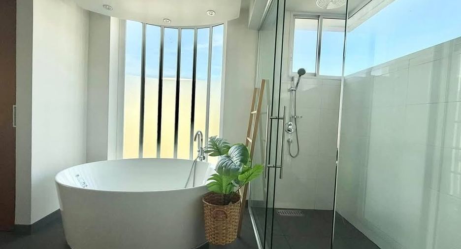 For sale 3 bedrooms condo in Sattahip, Chonburi