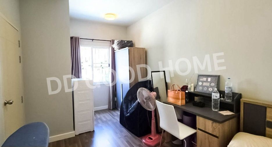 For sale 2 bedrooms townhouse in Bang Khae, Bangkok