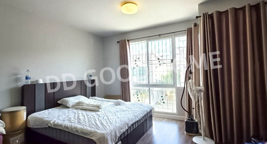 For sale 2 bedrooms townhouse in Bang Khae, Bangkok