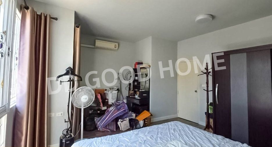 For sale 2 bedrooms townhouse in Bang Khae, Bangkok