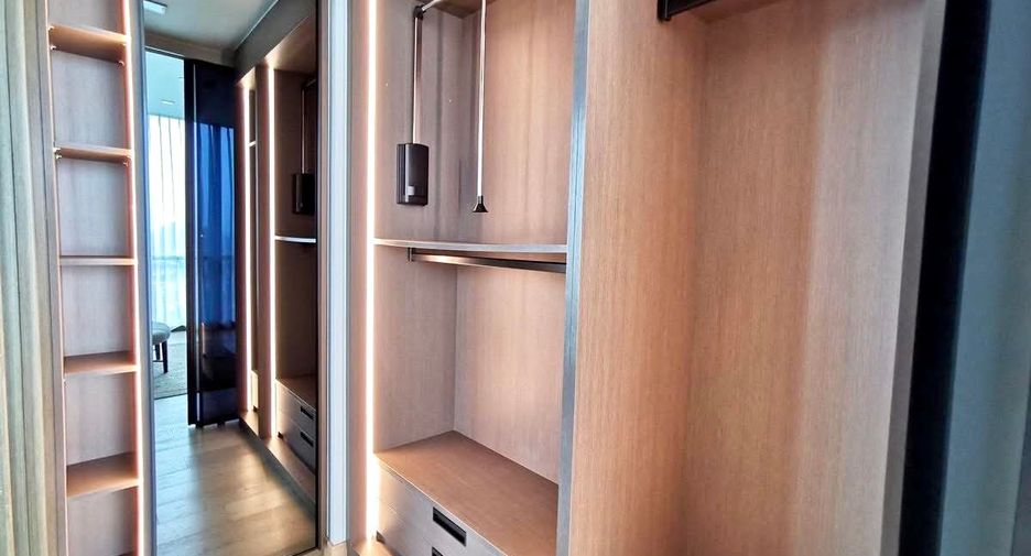Condo en alquiler y en venta de 2 habitaciones en Watthana, Bangkok