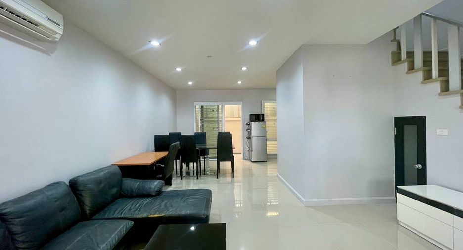 For rent 3 bedrooms townhouse in Mueang Chiang Mai, Chiang Mai
