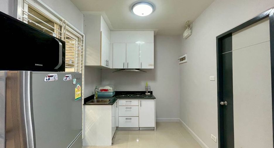 For rent 3 bedrooms townhouse in Mueang Chiang Mai, Chiang Mai
