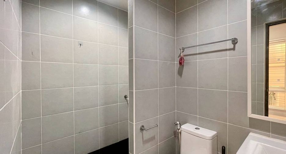 For rent 3 bedrooms townhouse in Mueang Chiang Mai, Chiang Mai