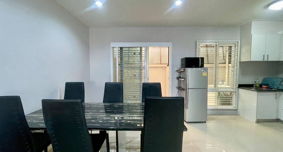 For rent 3 bedrooms townhouse in Mueang Chiang Mai, Chiang Mai