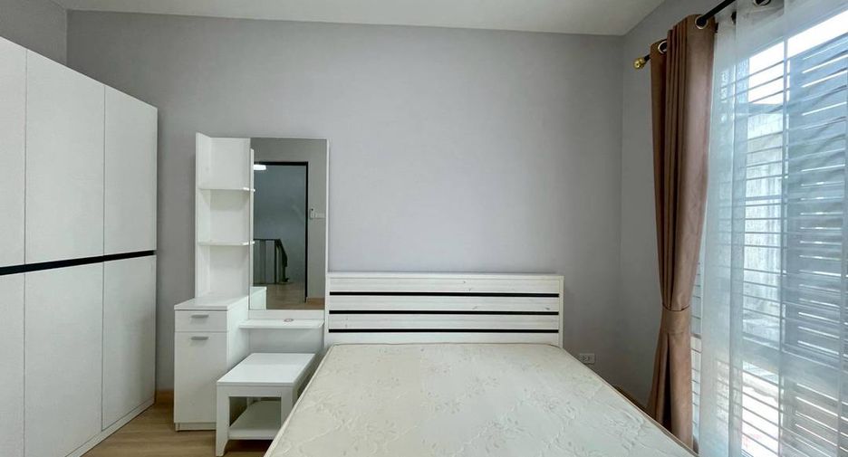 For rent 3 bedrooms townhouse in Mueang Chiang Mai, Chiang Mai