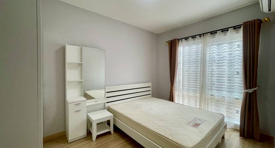 For rent 3 bedrooms townhouse in Mueang Chiang Mai, Chiang Mai