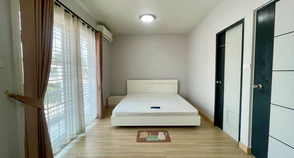 For rent 3 bedrooms townhouse in Mueang Chiang Mai, Chiang Mai