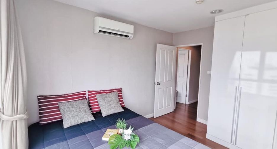 For rent 3 bed condo in Huai Khwang, Bangkok