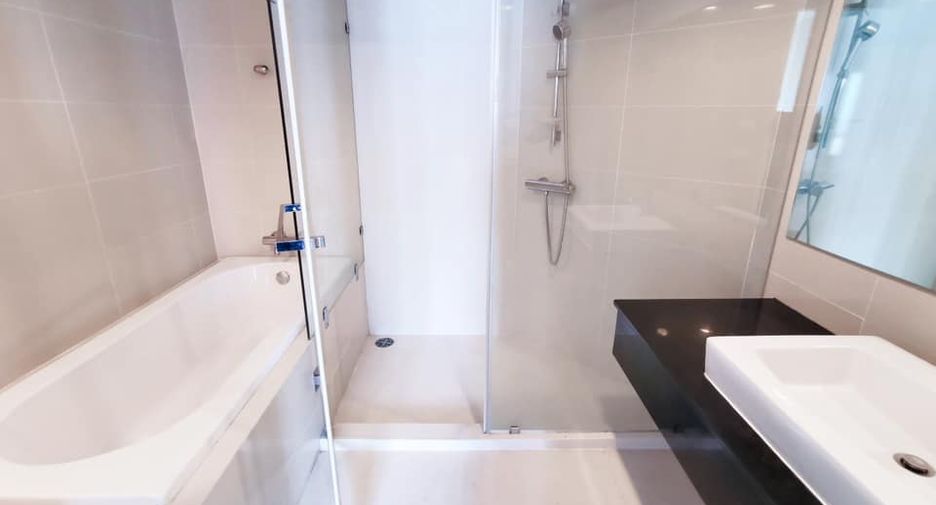 For rent 3 bed condo in Huai Khwang, Bangkok
