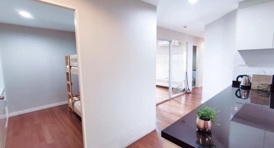 For rent 3 bed condo in Huai Khwang, Bangkok