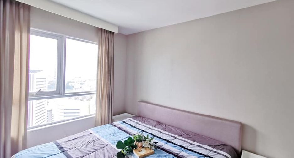 For rent 3 bed condo in Huai Khwang, Bangkok