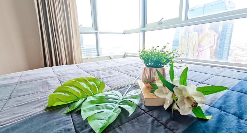 For rent 3 bed condo in Huai Khwang, Bangkok