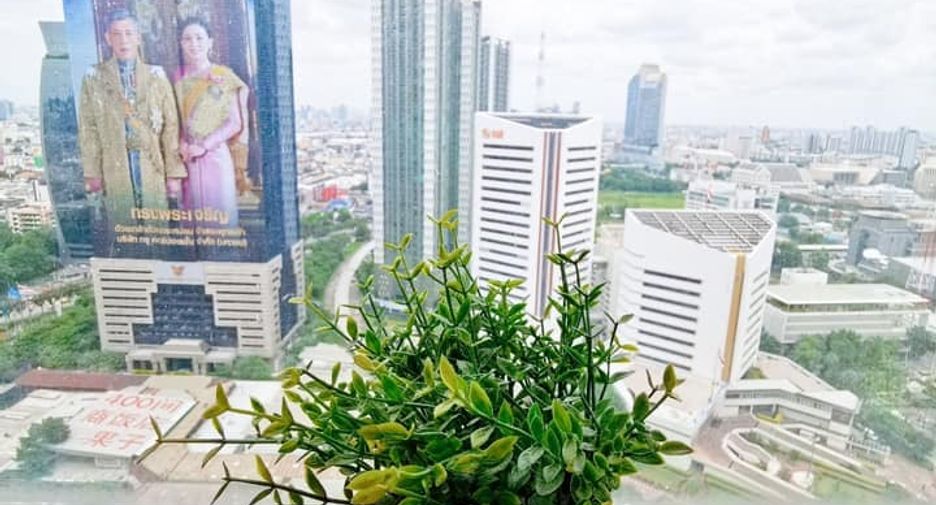 For rent 3 bed condo in Huai Khwang, Bangkok