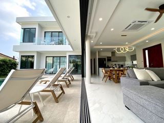 For rent 4 bedrooms villa in Mueang Phuket, Phuket