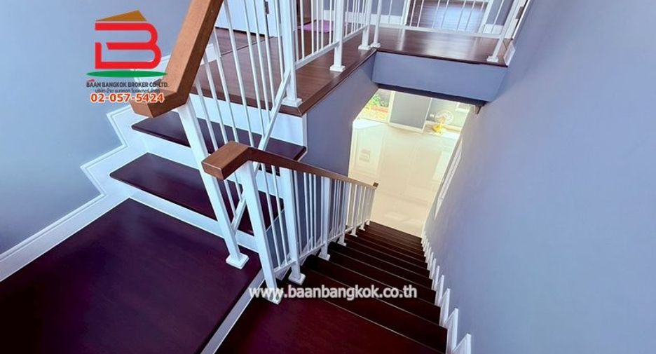 出售 3 卧室 独立屋 在 Mueang Pathum Thani, Pathum Thani