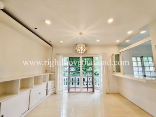 Casa adosada en alquiler de 44 habitaciones en Watthana, Bangkok