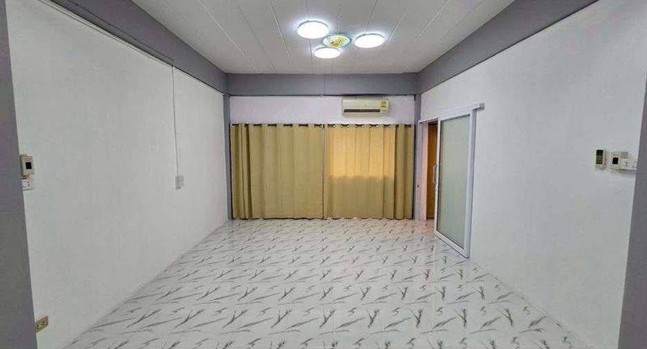 Local comercial en venta de 7 habitaciones en Mueang Chon Buri, Chonburi