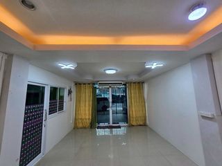 For sale 7 ベッドルーム retail Space in Mueang Chon Buri, Chonburi