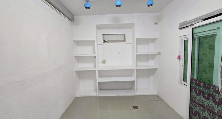 Local comercial en venta de 7 habitaciones en Mueang Chon Buri, Chonburi