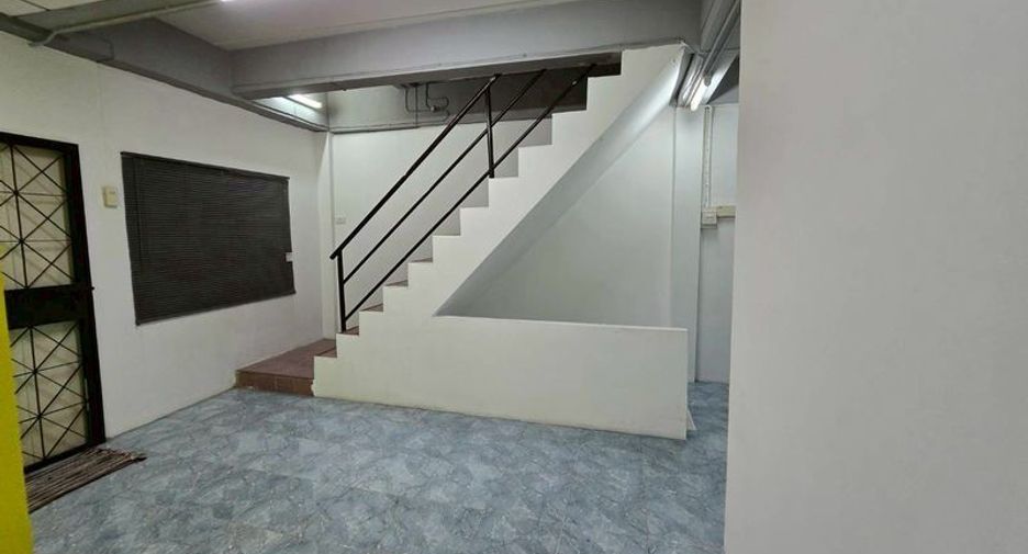 Local comercial en venta de 7 habitaciones en Mueang Chon Buri, Chonburi