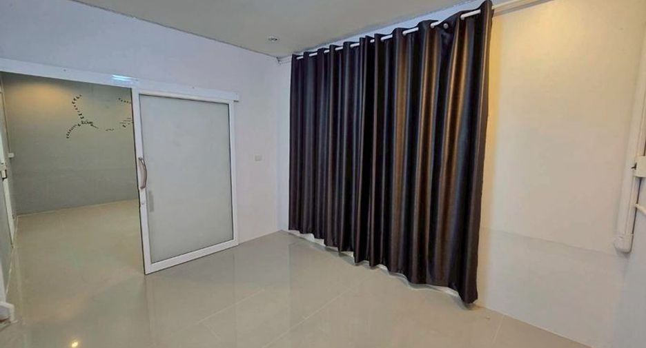 Local comercial en venta de 7 habitaciones en Mueang Chon Buri, Chonburi