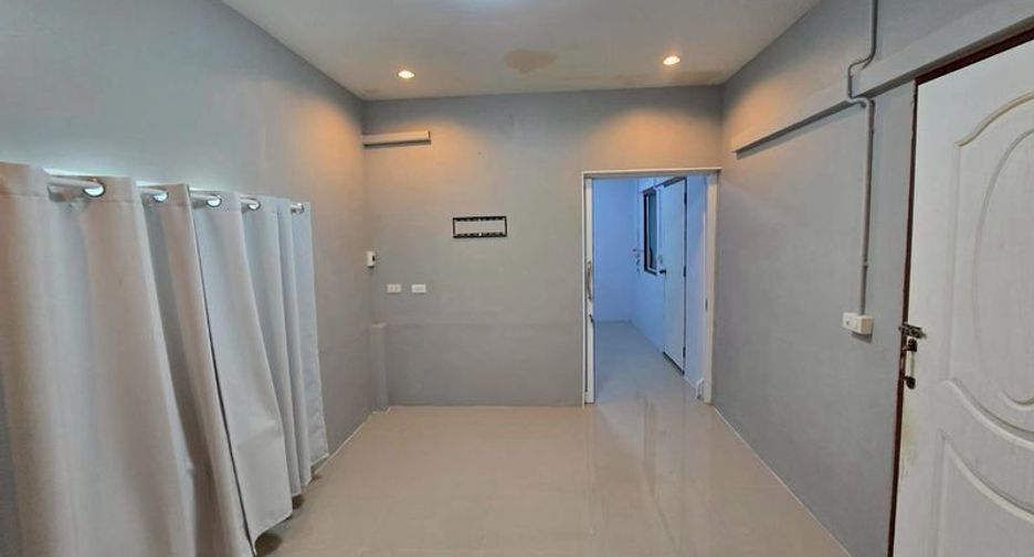 Local comercial en venta de 7 habitaciones en Mueang Chon Buri, Chonburi