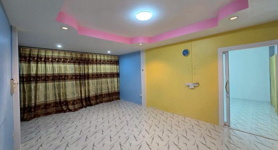 Local comercial en venta de 7 habitaciones en Mueang Chon Buri, Chonburi