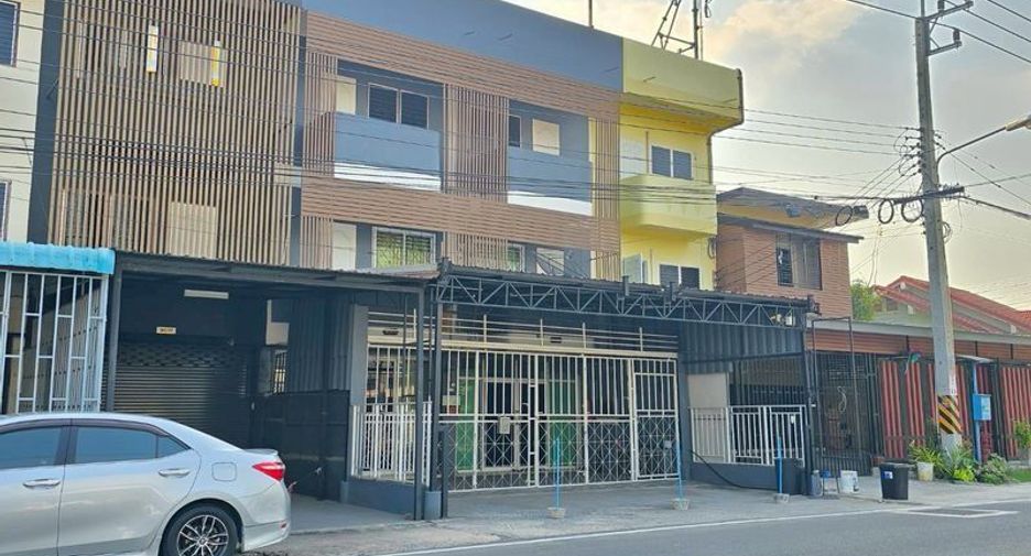 Local comercial en venta de 7 habitaciones en Mueang Chon Buri, Chonburi