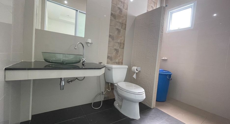 For sale 3 bedrooms house in Mueang Surat Thani, Surat Thani