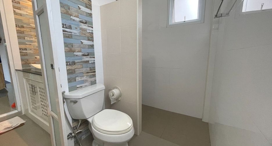 For sale 3 bedrooms house in Mueang Surat Thani, Surat Thani