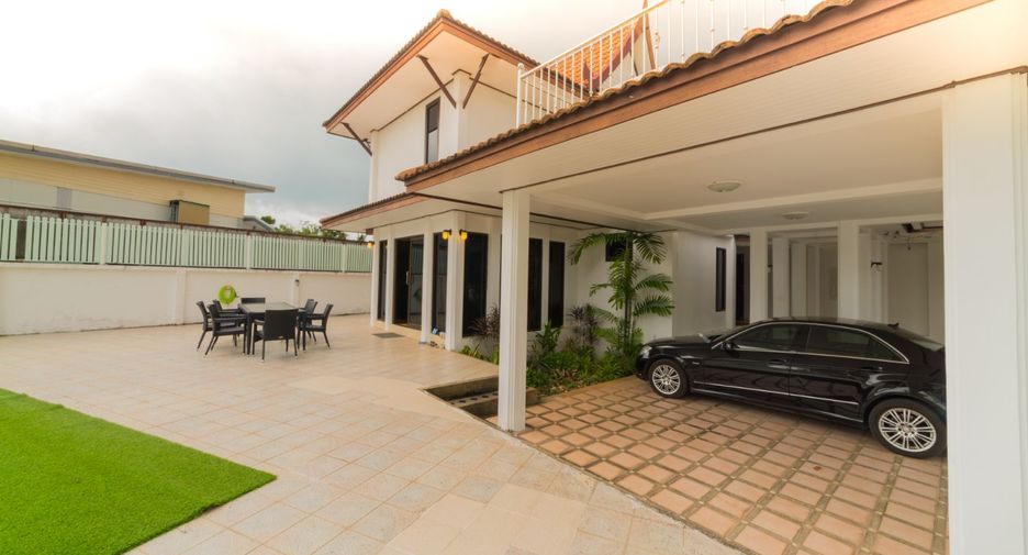 Villa en alquiler y en venta de 4 habitaciones en Mueang Phuket, Phuket