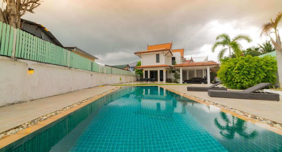 Villa en alquiler y en venta de 4 habitaciones en Mueang Phuket, Phuket