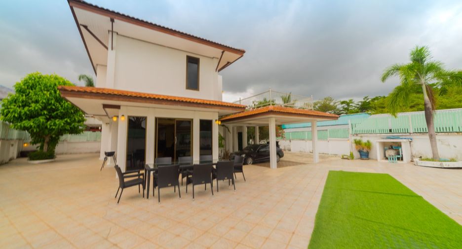 Villa en alquiler y en venta de 4 habitaciones en Mueang Phuket, Phuket