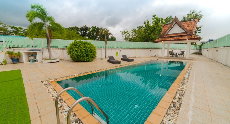 Villa en alquiler y en venta de 4 habitaciones en Mueang Phuket, Phuket