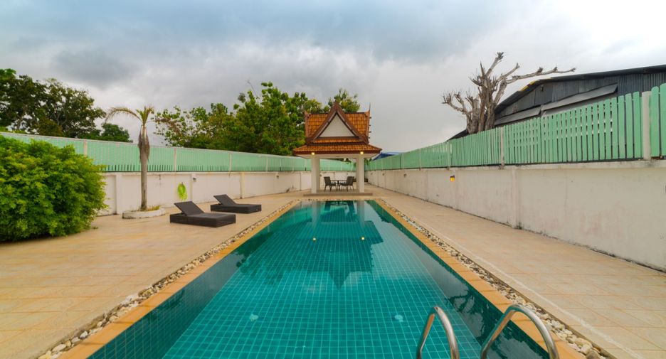 Villa en alquiler y en venta de 4 habitaciones en Mueang Phuket, Phuket