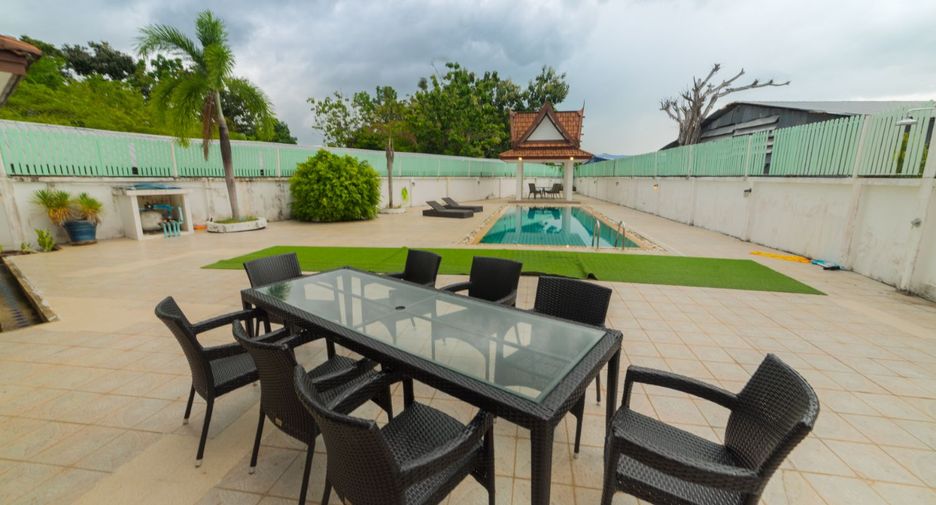 Villa en alquiler y en venta de 4 habitaciones en Mueang Phuket, Phuket