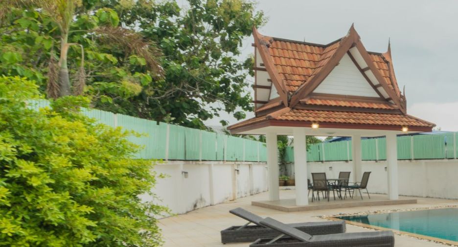 Villa en alquiler y en venta de 4 habitaciones en Mueang Phuket, Phuket