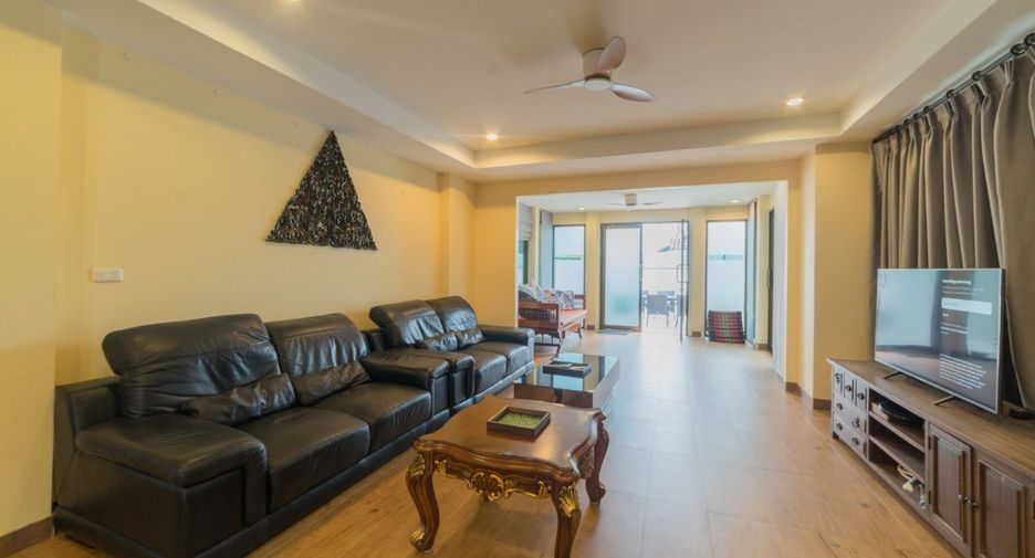 Villa en alquiler y en venta de 4 habitaciones en Mueang Phuket, Phuket