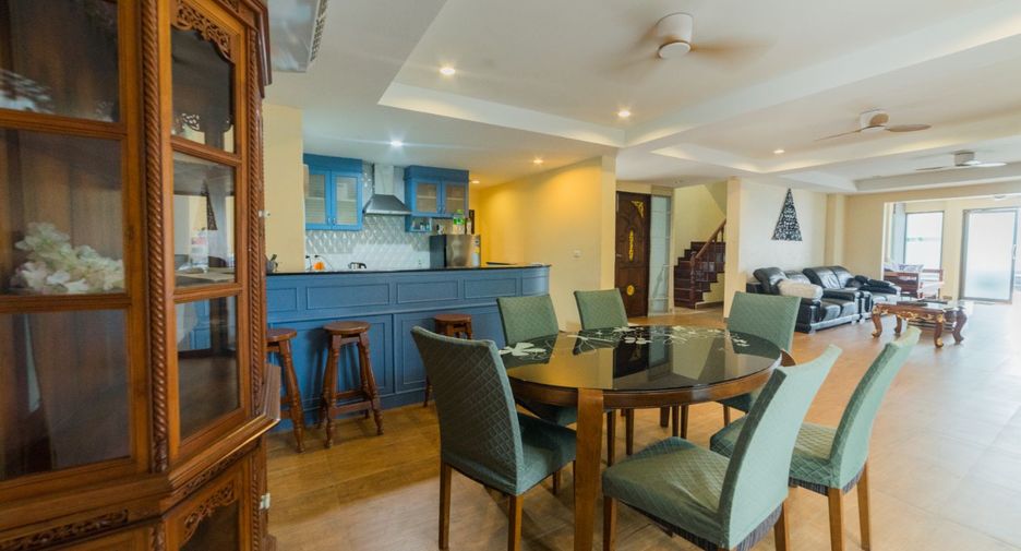Villa en alquiler y en venta de 4 habitaciones en Mueang Phuket, Phuket