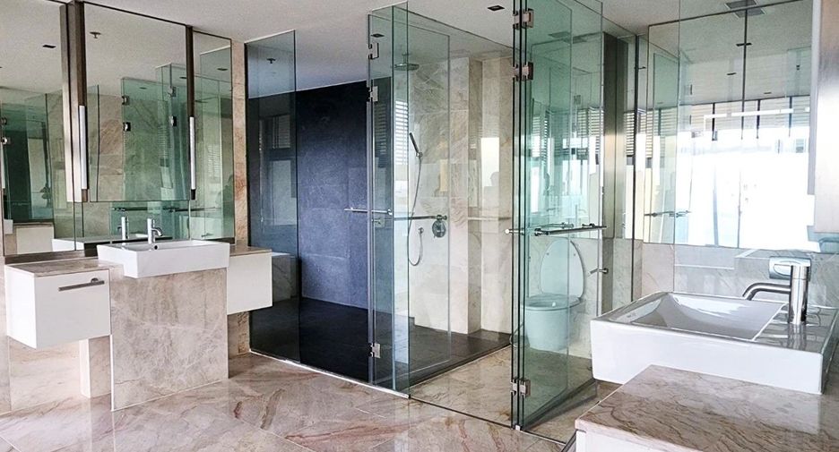 For rent 4 bedrooms condo in Sathon, Bangkok