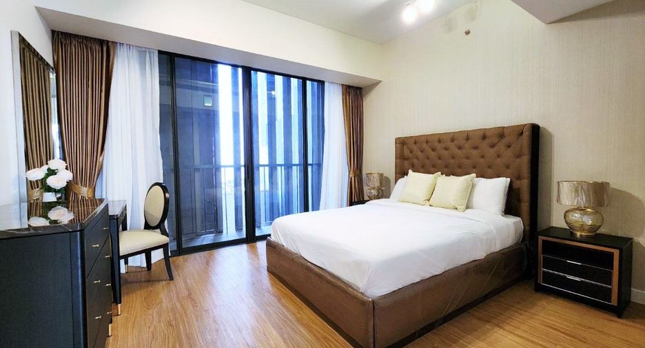 For rent 4 bedrooms condo in Sathon, Bangkok