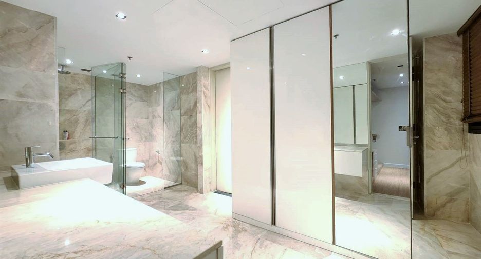 For rent 4 bedrooms condo in Sathon, Bangkok