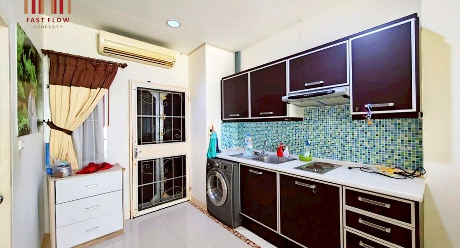 For sale 3 bedrooms townhouse in Lat Phrao, Bangkok