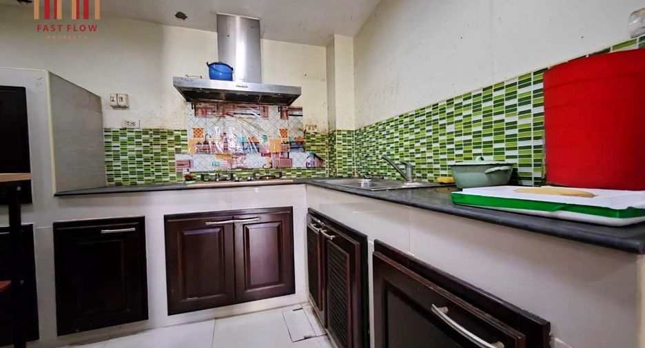 For sale 3 bedrooms townhouse in Lat Phrao, Bangkok