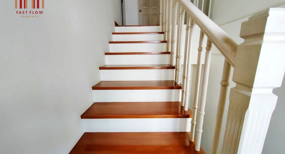 For sale 3 bedrooms townhouse in Lat Phrao, Bangkok